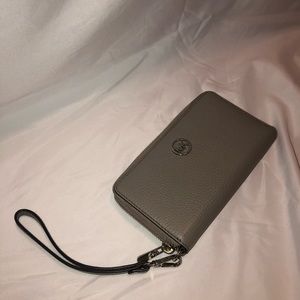 Michael Kors Large Leather Smartphone Wristlet